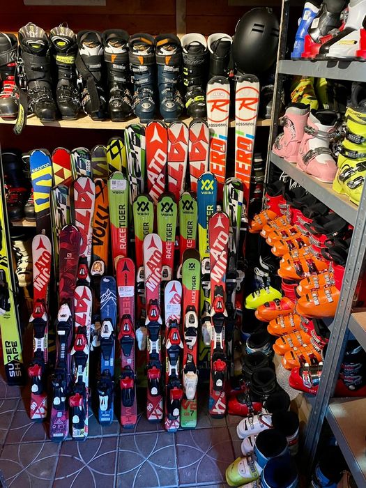 schiuri copii adulti skiuri incepatori intermediari sau avansati