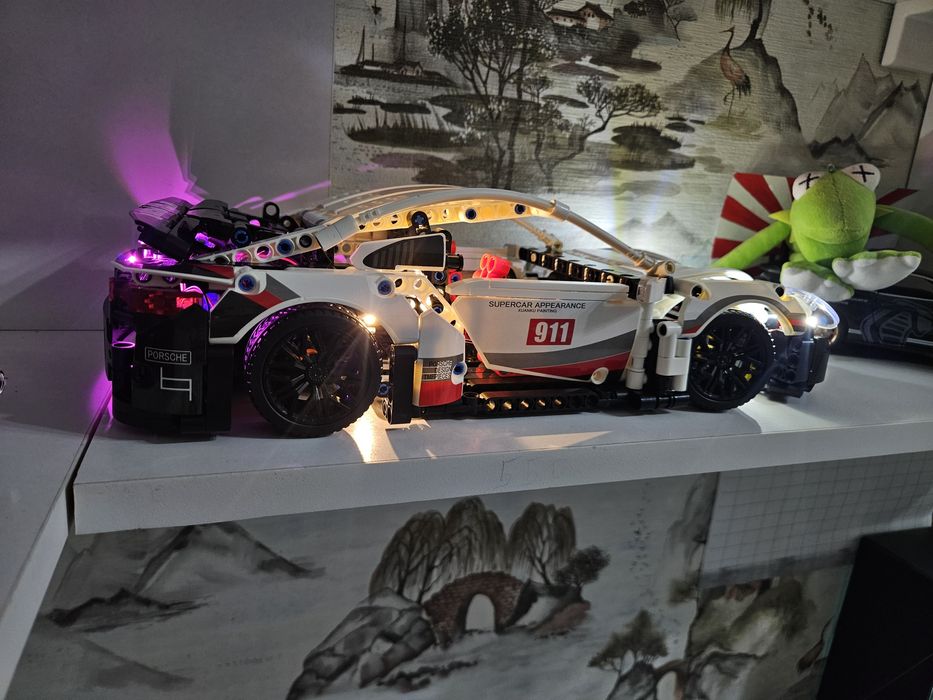 Собранный лего Porsche