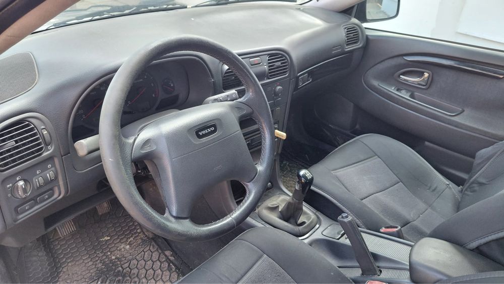 Продавам Volvo V40 1.9 TD 115 к.с.
