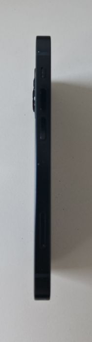 Vand IPhone 13 Mini rătăcit prin sertar