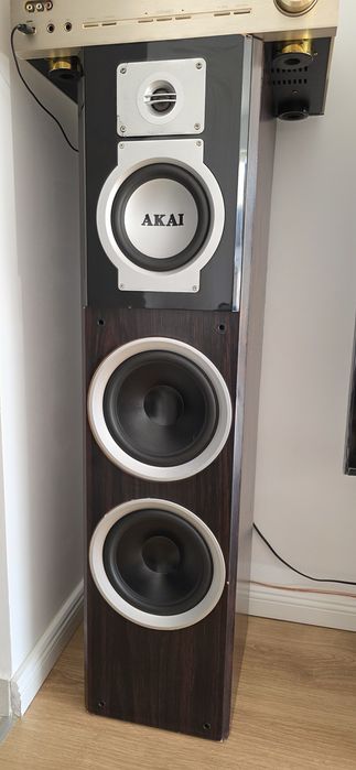 Vând boxe  ,statie Akai