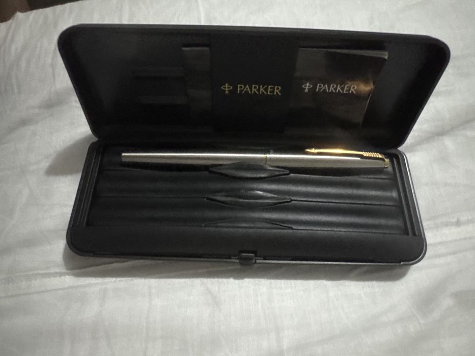 Stilou parker cu penita de aur