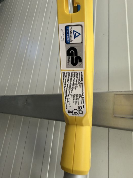 Мултифункционална четка за дървесни и каменисти повеърхности