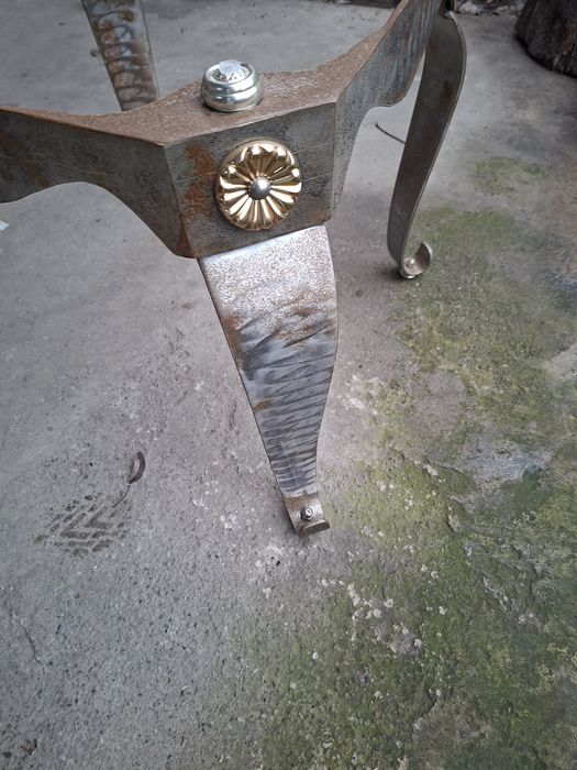 Стеклянный журнальный столик