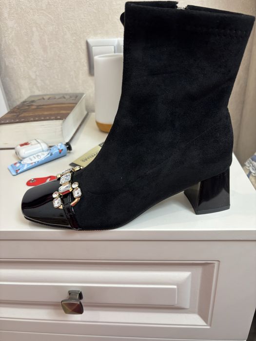 Продам 2 ботинки зима 1 ботинки осень