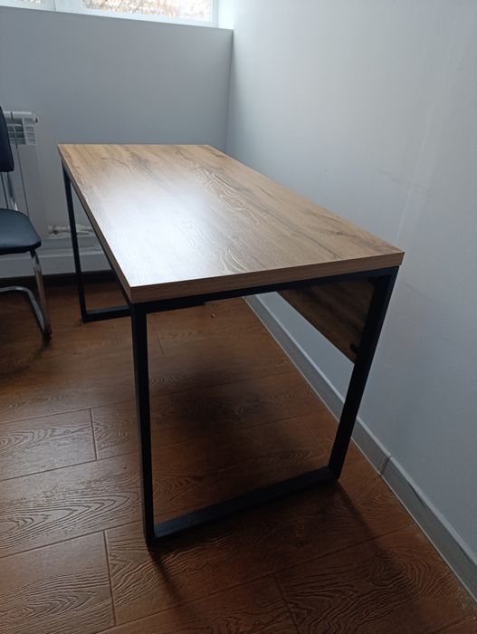 Продается стол и стулья