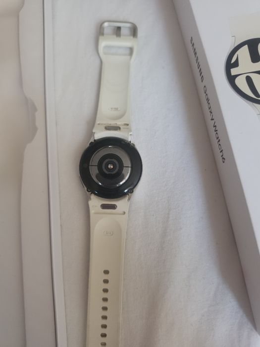 Продавам часовник  Samsung wach 6