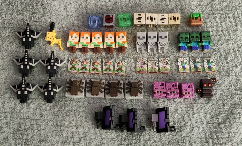Vând Figurine Minecraft Kinder