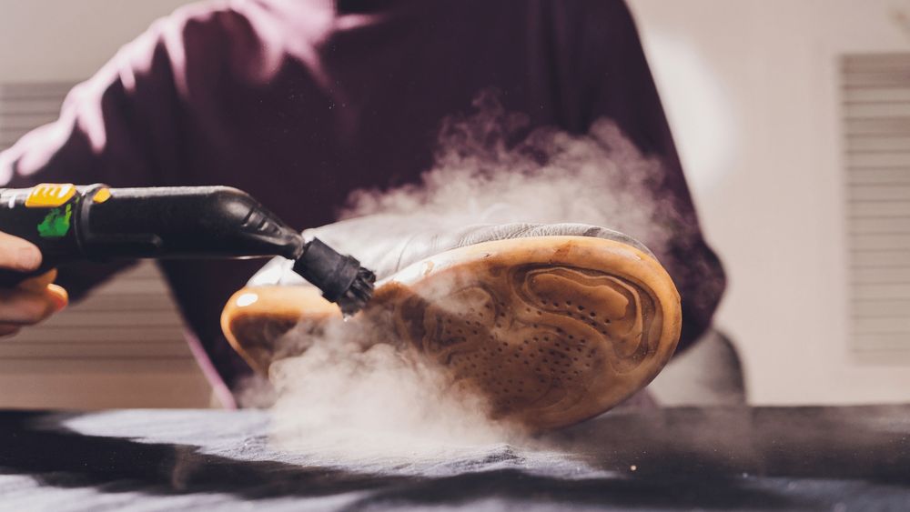 Curățare Adidași cu Aburi Profesional Soluții