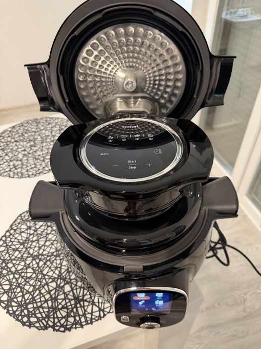 Vând Multicooker Tefal Cook 4 me + connect