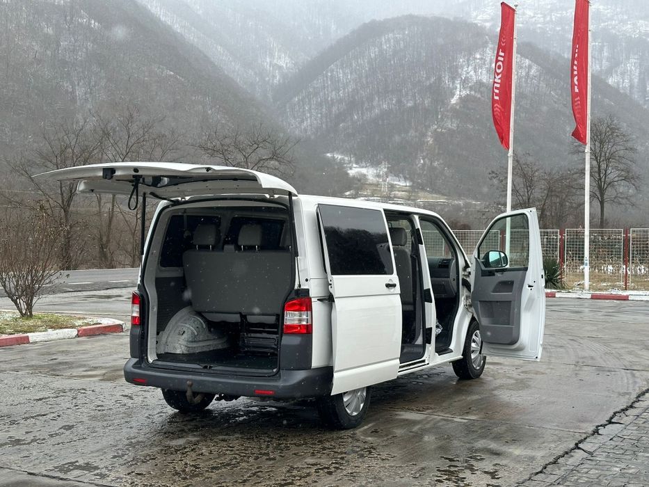 Volkswagen T5 9 locuri/ 2012/ 2.0TDI 102PS