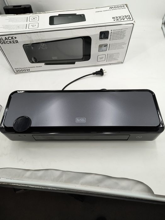 Керамичната печка Black & Decker BXWSH2000E е мощен отоплителен уред с