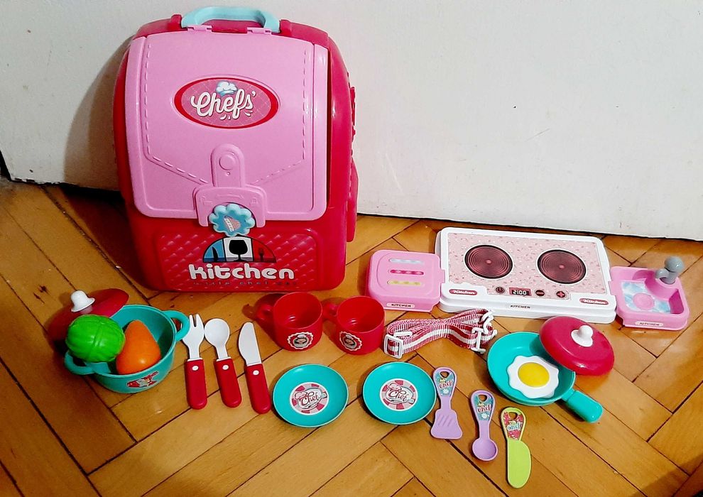 Розова детска мини кухня в куфарче, 30 части