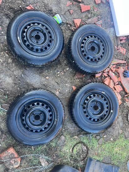 Продавам зимни гуми с джанти 14ки