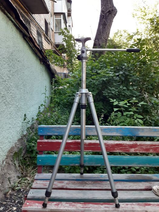 Штатив  для видео камеры