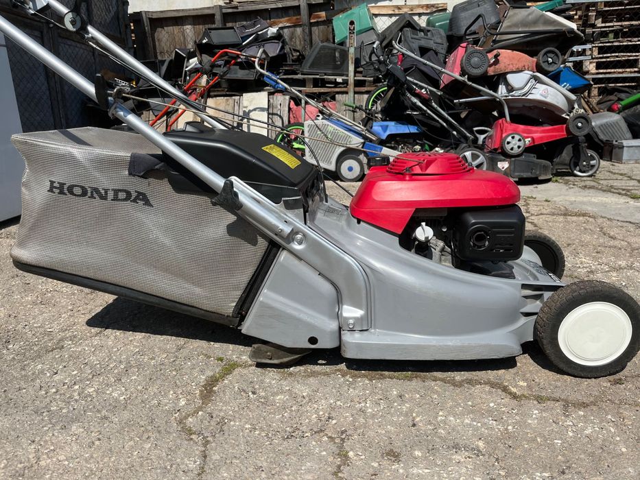 21: Самохдна моторна косачка HONDA 5.5 hp