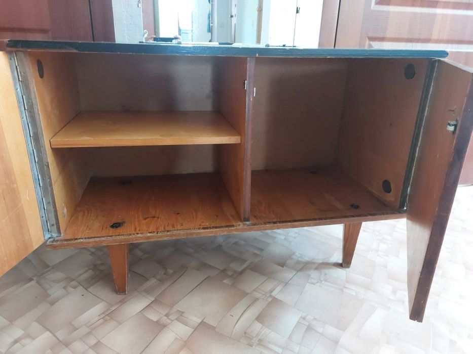 Продам комод с зеркалом