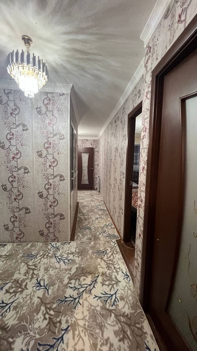 Микрорайон бозор олдида 3 хонали квартира тезда сотилади!!!