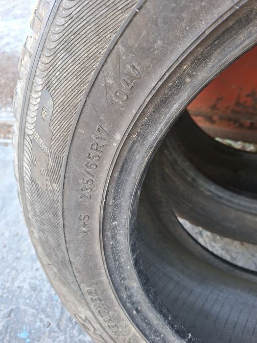 Продам шины 235/65/17 гудиер