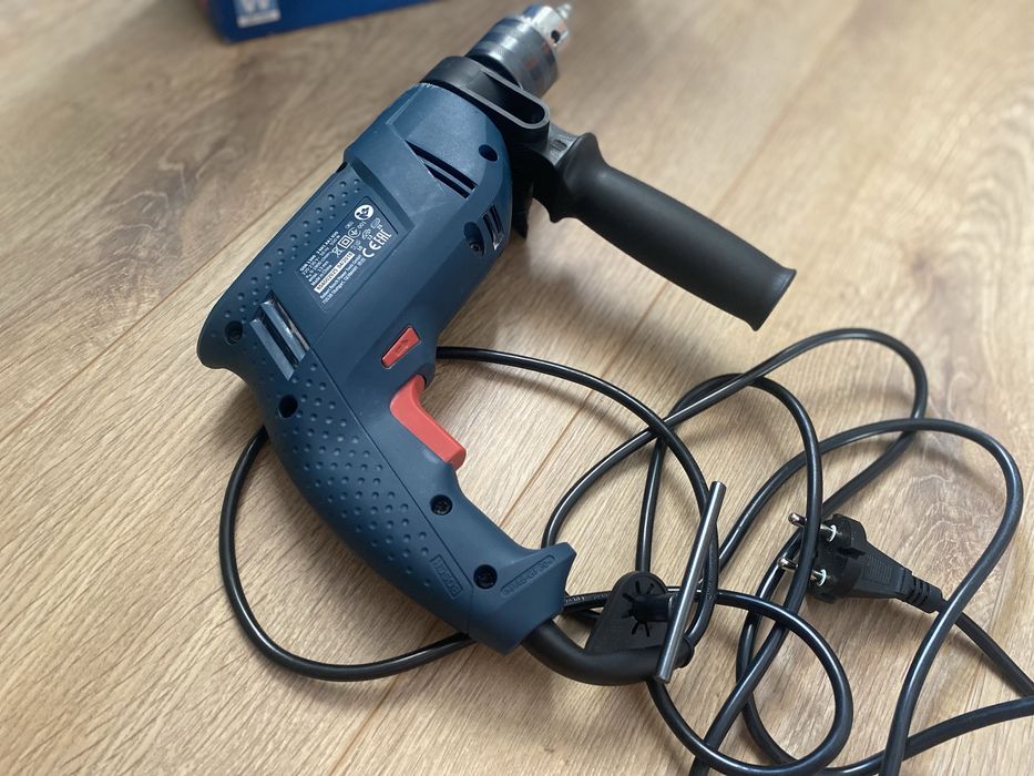 Професионална ударна бормашина Bosch GSB 1300