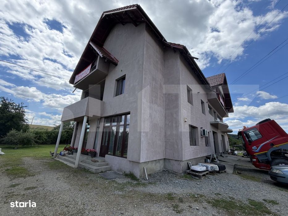 Casa de vanzare cu spatiu comercial, service auto si teren 3000 mp, zo