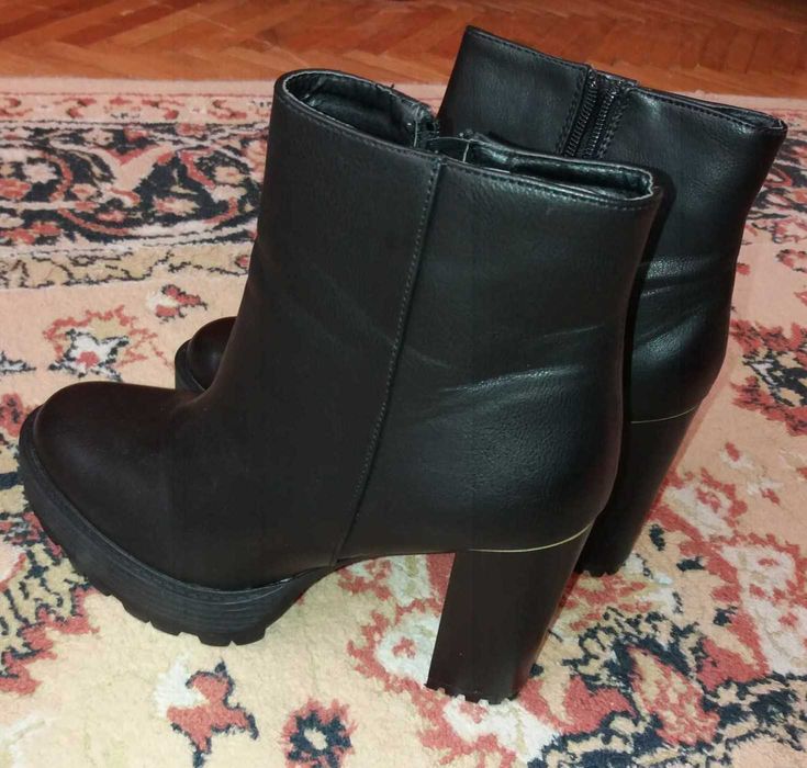 Botine cu toc și platformă