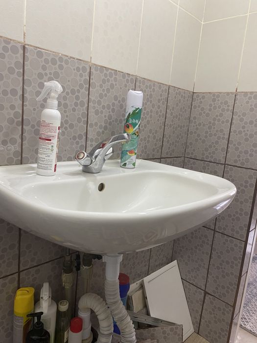 Продам раковину Б/у 6000 тенге  без краника размер 45/60