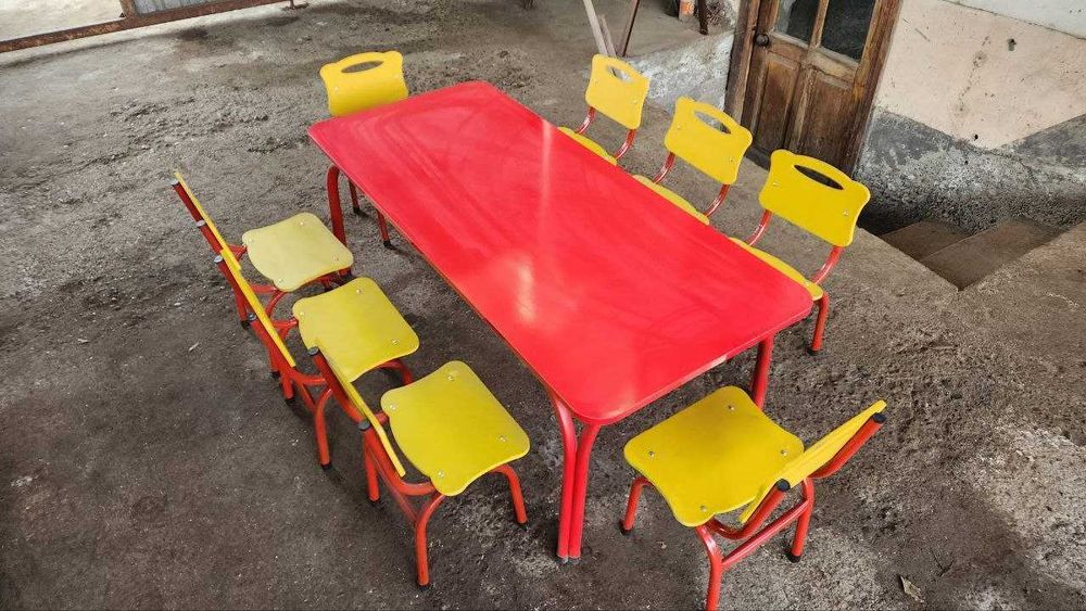 Детские столы и стулья