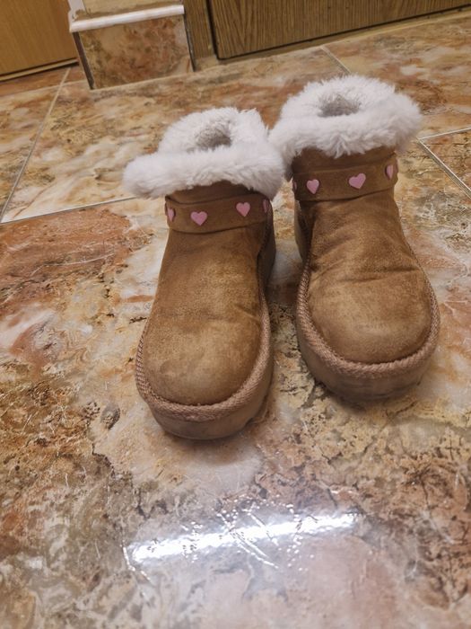 Ghete SKECHERS fetite , cu blană , marime 28,5