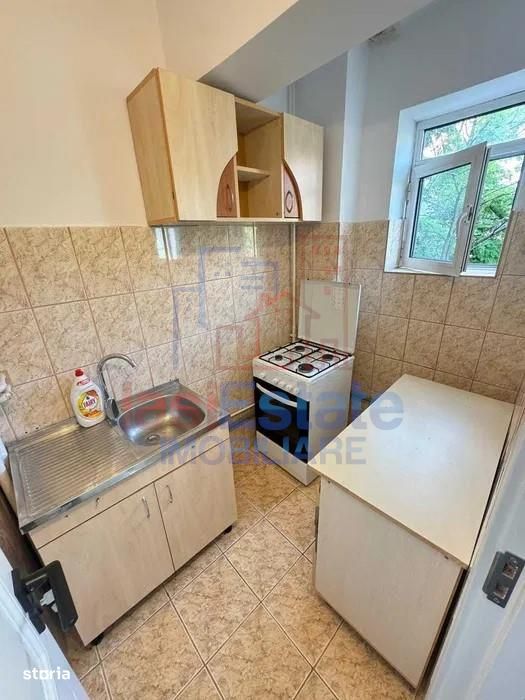 Garsonieră 24 mp, etaj 2, ideală pentru locuit sau înch