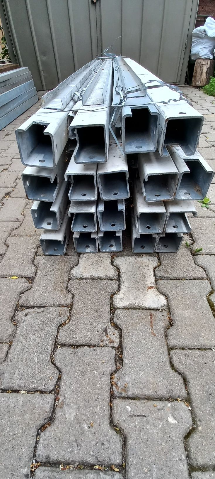 Поцинковани квадратни профили 80/80/5 гр. Мартен • OLX.bg