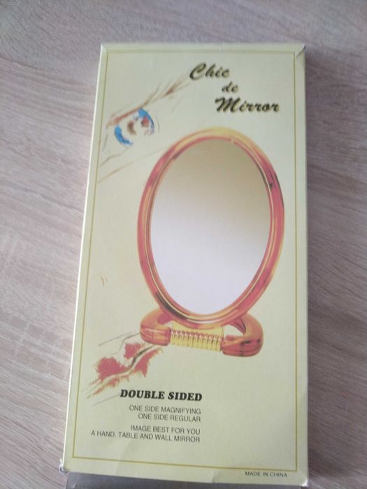 Продавам огледало за гримиране