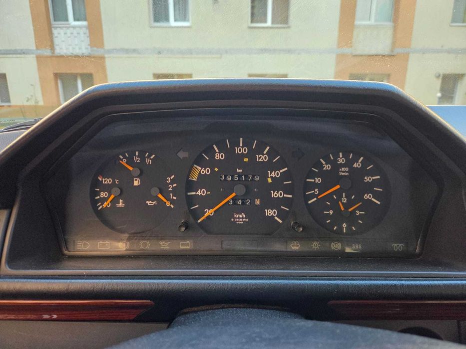 Mercedes-Benz W124 200E