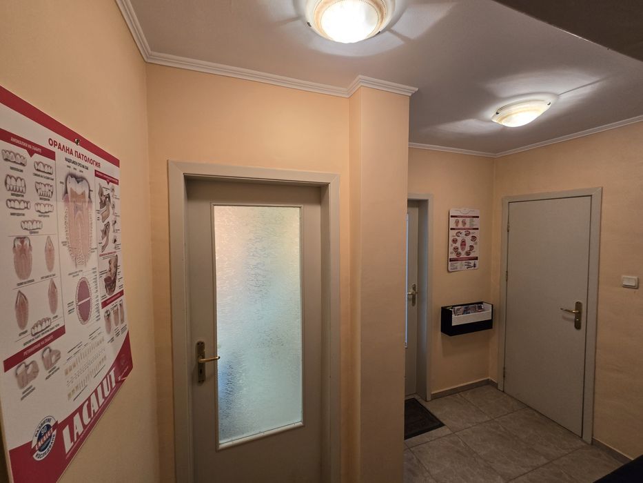 Дава се под наем Офис в Бургас, Център - 57 кв.м за 612 € - Снимка #2