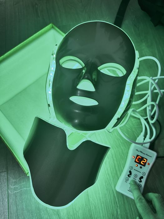 Masca faciala cu lumina LED