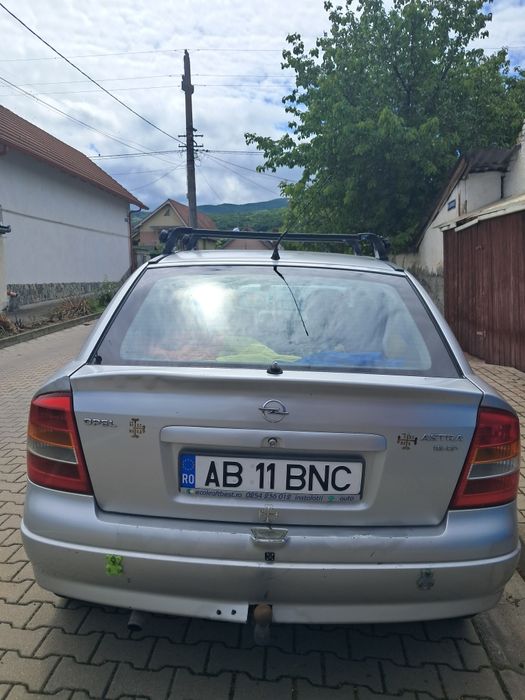 Mașină Opel Astra