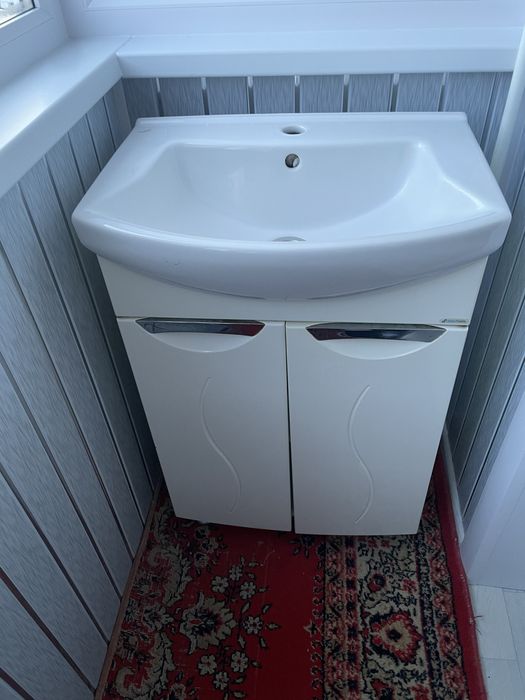 Туалетный шкафчик с раковиной