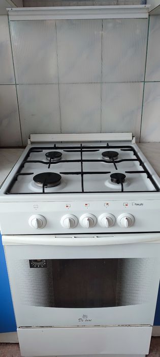 Продам газовую плиту