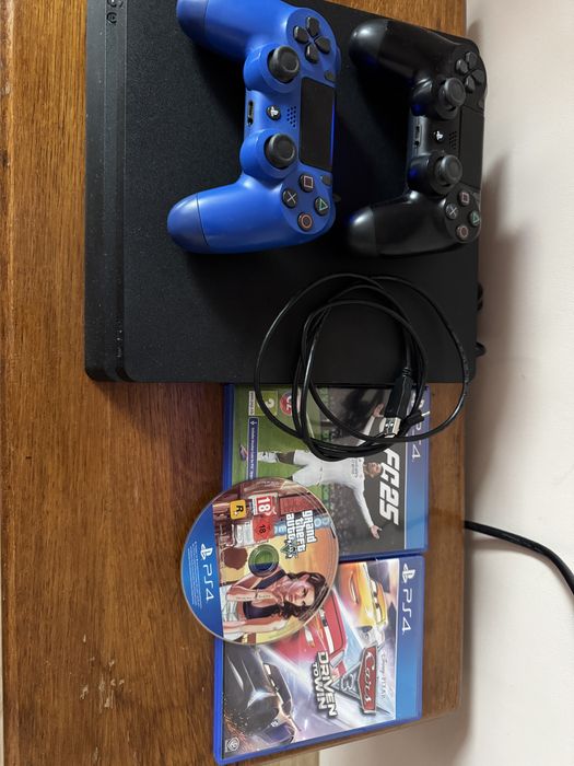 Vand PS4 +2 manete