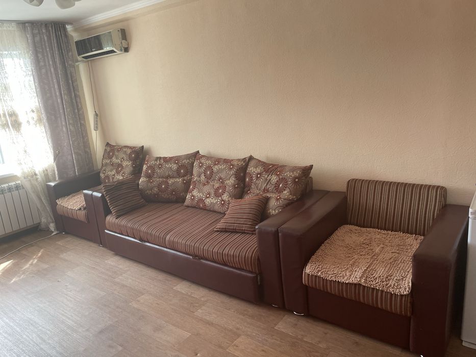 Продам раскладной диван с 2мя креслами