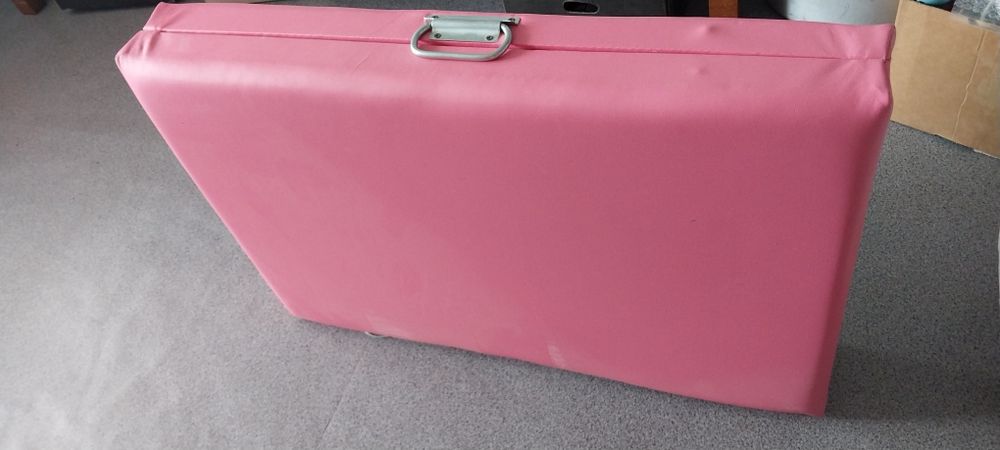 Продам кушетку б/у