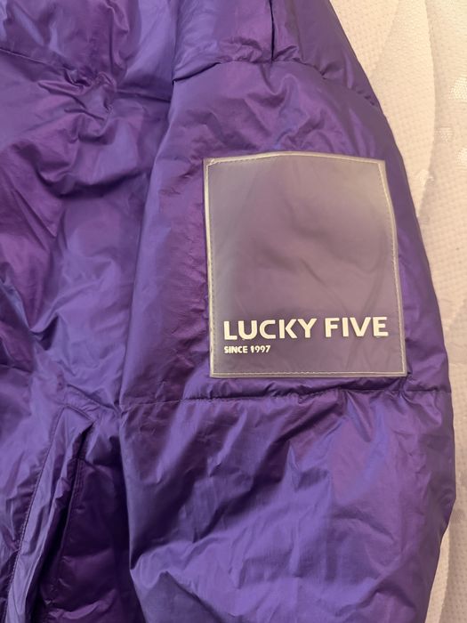 Дамско късо яке с цип и ластик