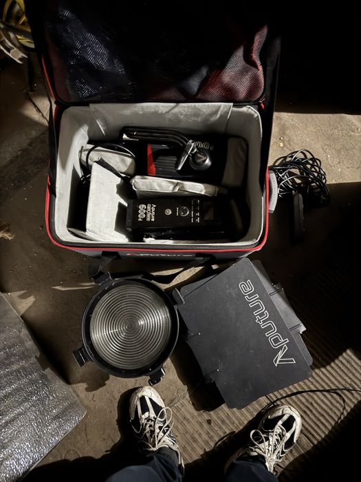 Aputure 600d + lens fresnel