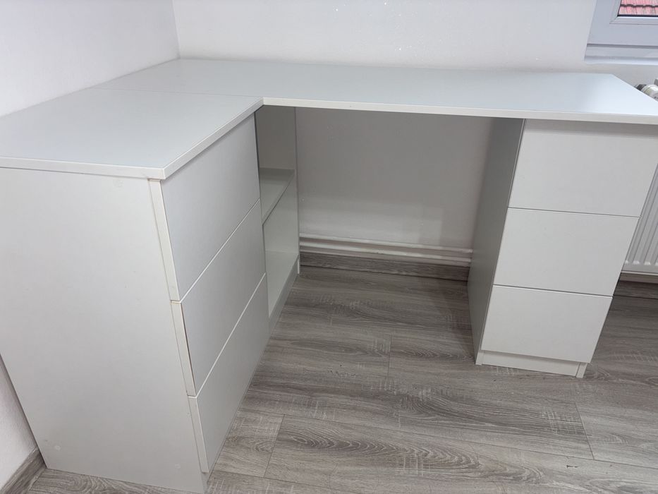 Birou alb pe colt in stare perfecta