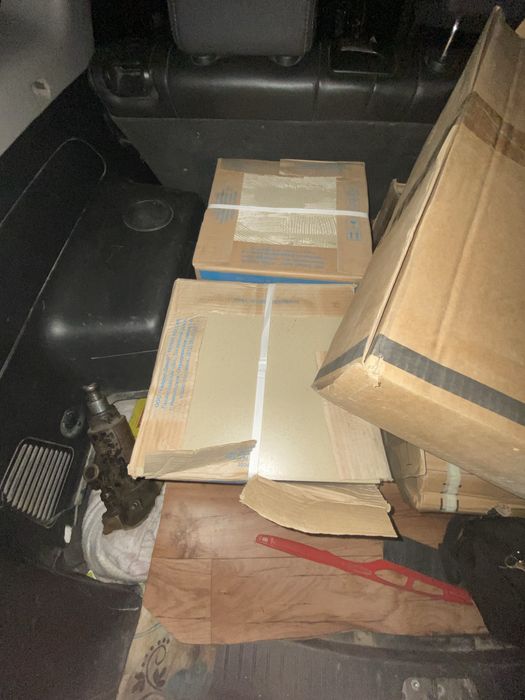 Продам кафель и раковины