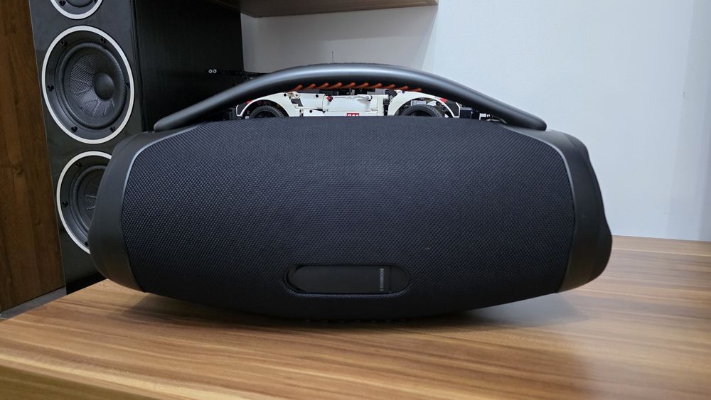 JBL Boombox 3 – impecabilă, cu încărcător, preț bun