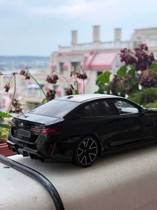 Колекционерски модел BMW M5 G90 Minichamps 1/18