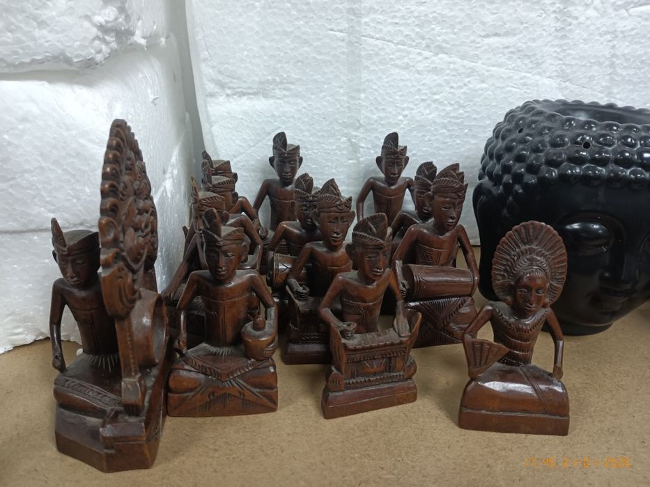 Trib de figurine asiatice