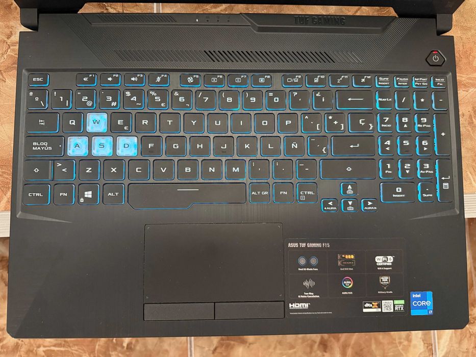 Laptop gaming ASUS TUF F15 – i7-11800H, 32GB RAM, sub 400 ore de utilizare