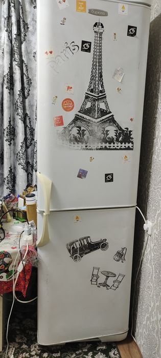 Продам двухкамерный холодильник